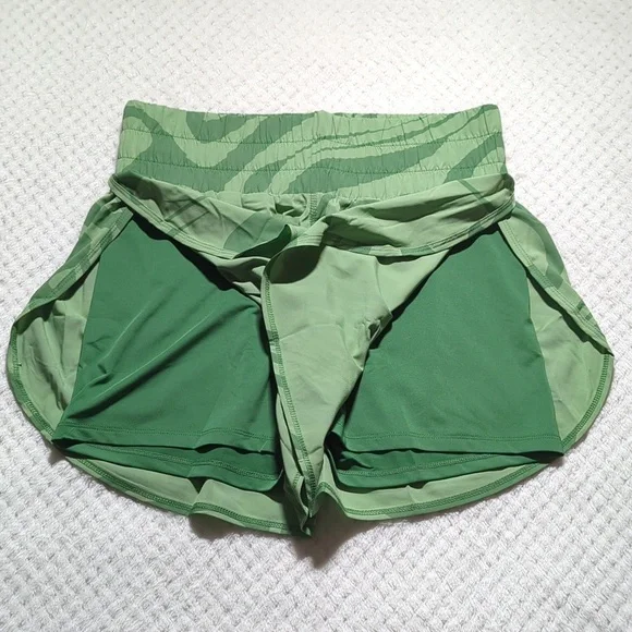 Vitality X Cosmopolitan Vista Shorts - Picture 3 of 7